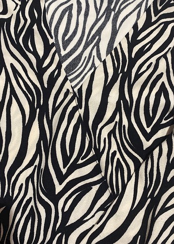 Zebra Desenli V Yaka Kadın Body - Görsel 2