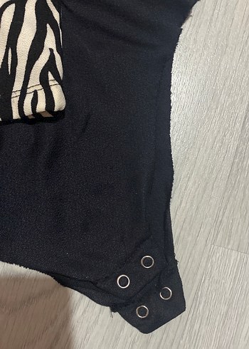 Zebra Desenli V Yaka Kadın Body - Görsel 3