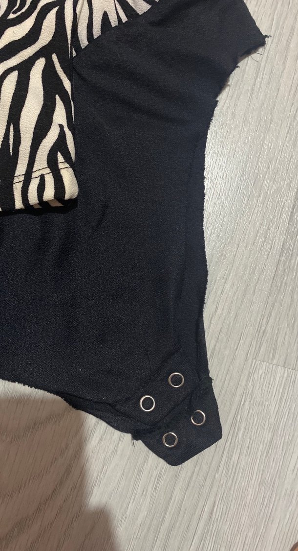 Zebra Desenli V Yaka Kadın Body - Görsel 3