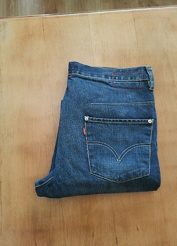 LEVI'S ENGINEERED JEAN (32×32)