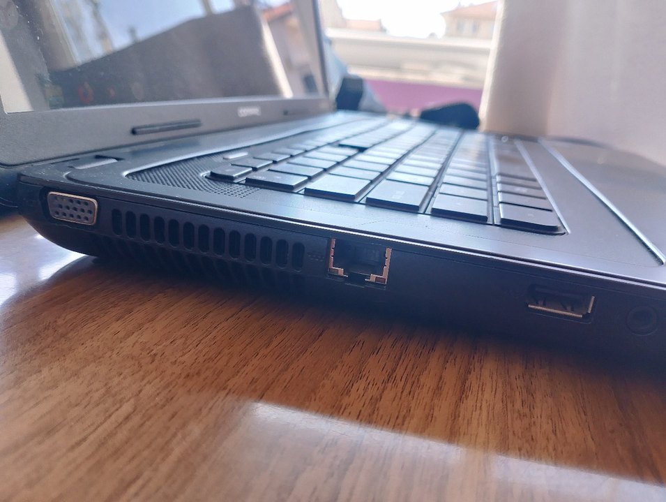 Siyah HP Compaq Dizüstü Bilgisayar - Görsel 4