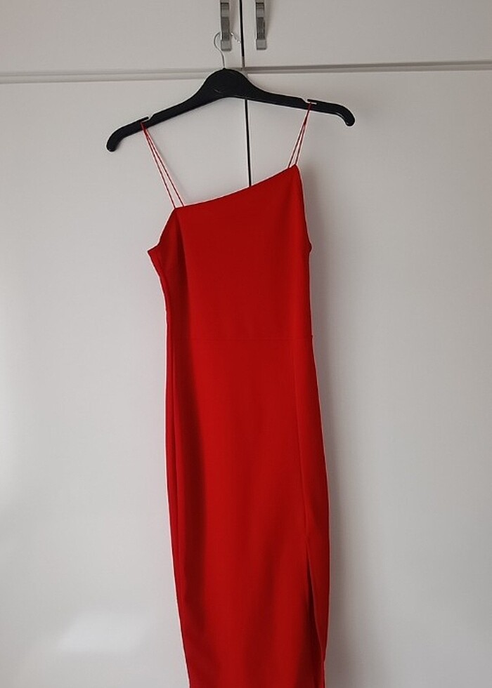 KIRMIZI YIRTMAÇLI ELBİSE - Görsel 2