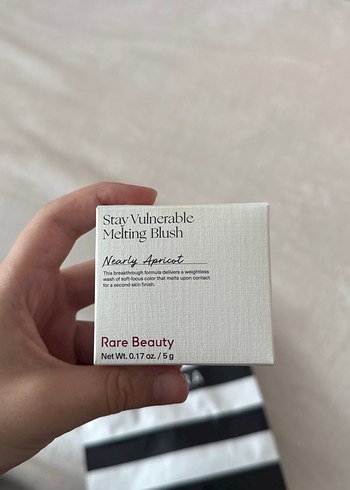 Rare Beauty Krem Allık