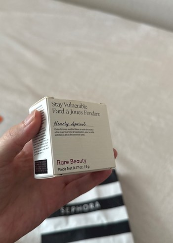 Rare Rare Beauty Krem Allık
