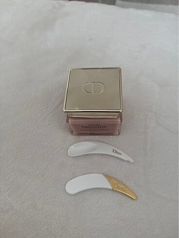 Dior Prestige Yüz Peelingi