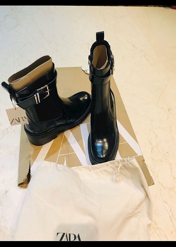 Zara Siyah Tokalı Kadın Bot - Görsel 7