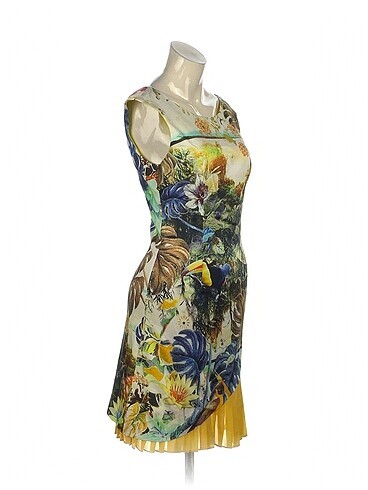 Diğer PreLoved Kısa Elbise %70 İndirimli.