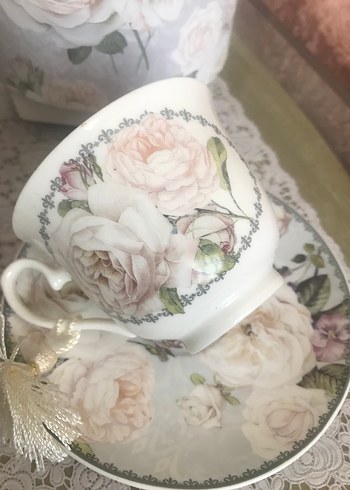 Beden beyaz Renk Pastel Çiçek Desenli Klasik Fincan Takımı