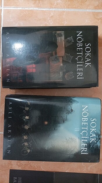 Sokak Nöbetçileri 1 ve 2. Kitap set Ciltli