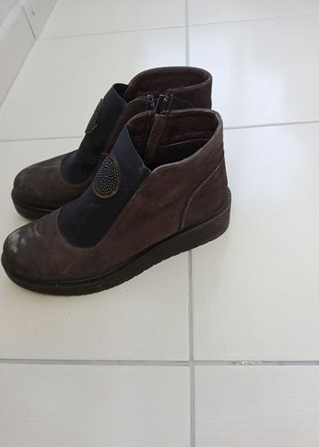Kahverengi Tokalı Kadın Botları
