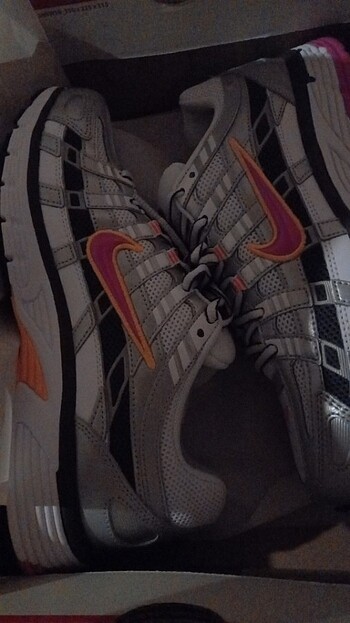 Kullanilmiz garantisi bitmis nike ayakkabi