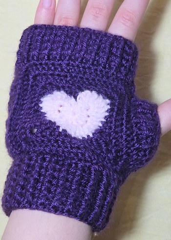 Mor Örgü Parmaksız Eldiven Kalpli - Görsel 4