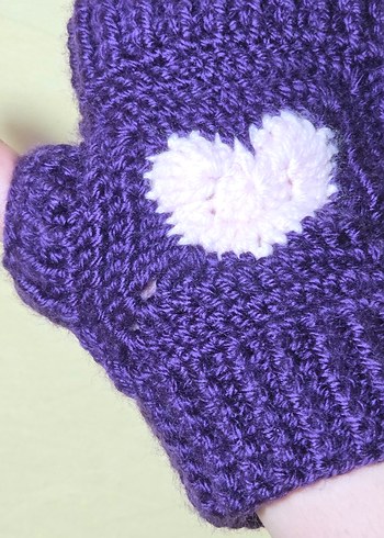 Mor Örgü Parmaksız Eldiven Kalpli - Görsel 3