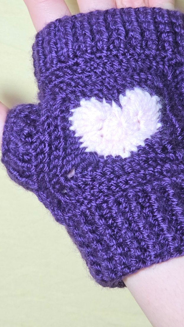 Mor Örgü Parmaksız Eldiven Kalpli - Görsel 3