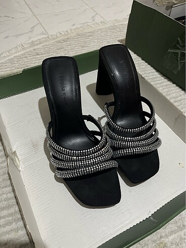 BERSHKA TOPUKLU TERLİK