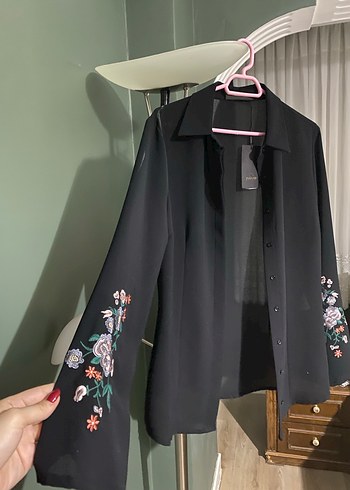 Düğmeli Siyah Gömlek, Uzun Kollu, Ofis Stili - Görsel 2