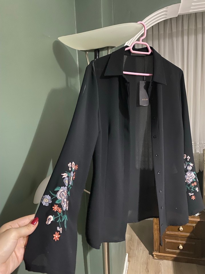 Düğmeli Siyah Gömlek, Uzun Kollu, Ofis Stili - Görsel 2