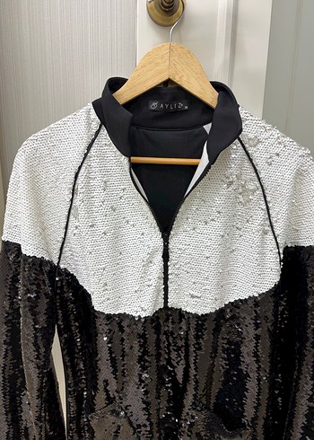 Parlak Siyah Beyaz Uzun Kollu Abiye Elbise - Görsel 2