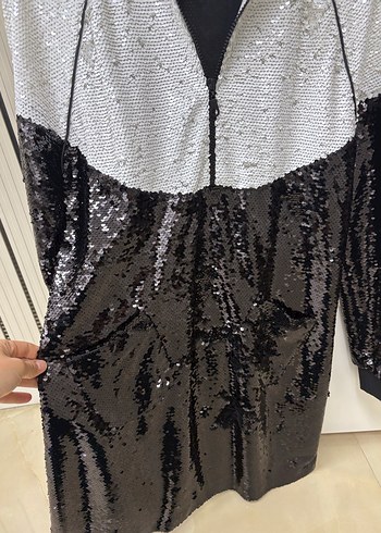 Parlak Siyah Beyaz Uzun Kollu Abiye Elbise - Görsel 3