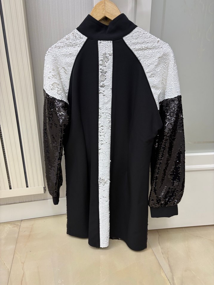 Parlak Siyah Beyaz Uzun Kollu Abiye Elbise - Görsel 5