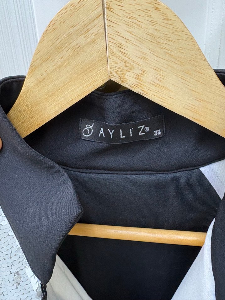 Parlak Siyah Beyaz Uzun Kollu Abiye Elbise - Görsel 4