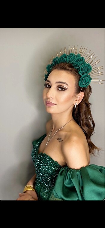 Abiye Elbise tacı ile birlikte