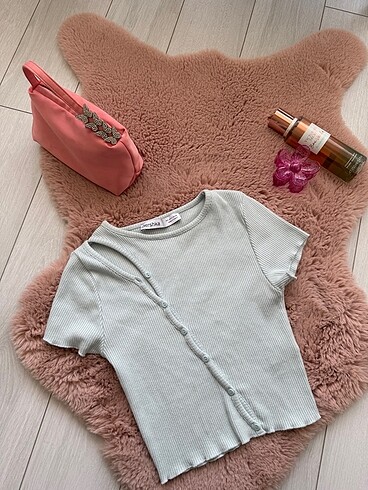 Bershka düğmeli crop