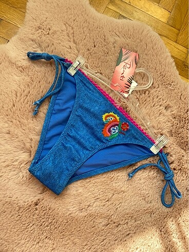 Penti etiketli bikini altı