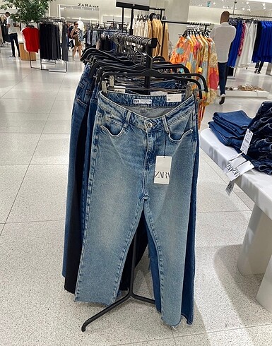 Zara 1975 STRAIGHT HIGH WAST JEAN
