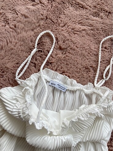 xs Beden beyaz Renk Bershka büzgülü askılı pileli crop top