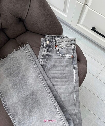 ZARA TRF HIGH-RISE WIDE LEG JEAN