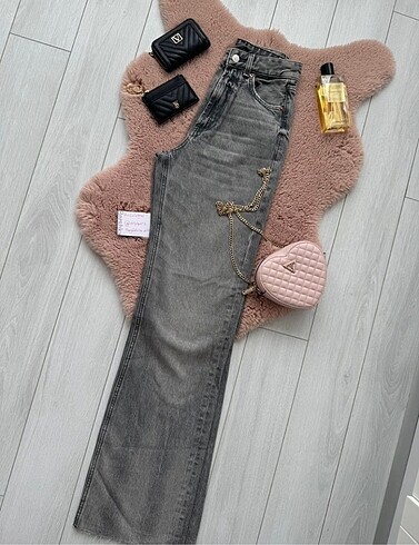 Zara ZARA TRF HIGH-RISE WIDE LEG JEAN