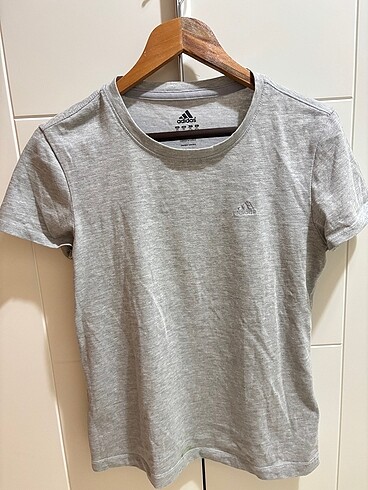Adidas tişört