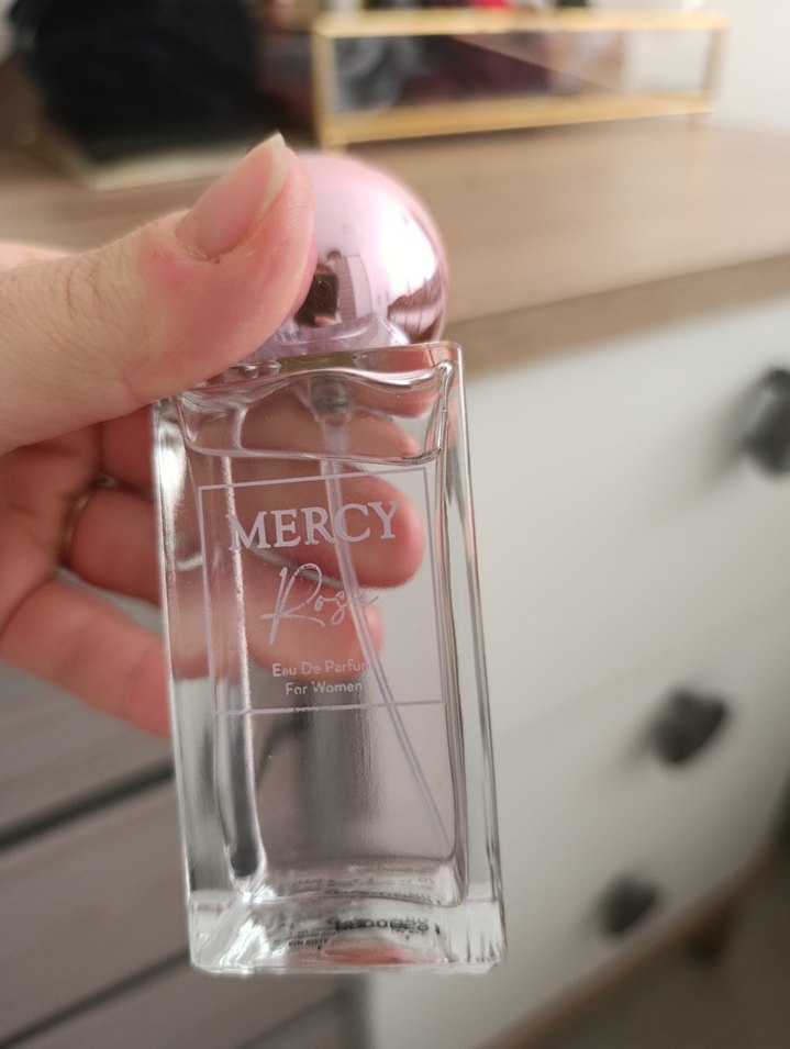 Kadın Parfümü Pembe Kapaklı Şişe - Görsel 2