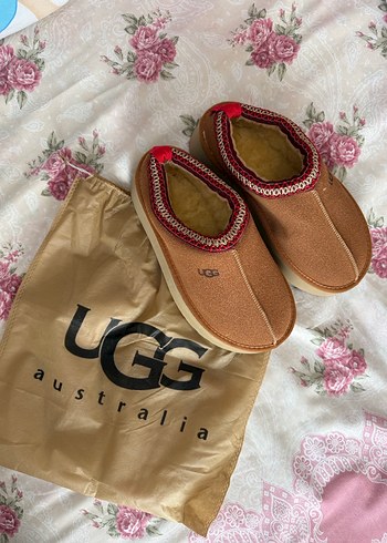 UGG Kadın Kahverengi Nakışlı Dolgu Topuk Terlik