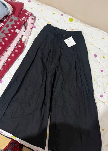 ETİKETLİ MANUKA GENİŞ PİLELİ PANTOLON SİYAH - Görsel 3