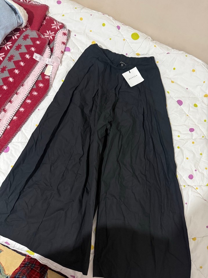 ETİKETLİ MANUKA GENİŞ PİLELİ PANTOLON SİYAH - Görsel 3