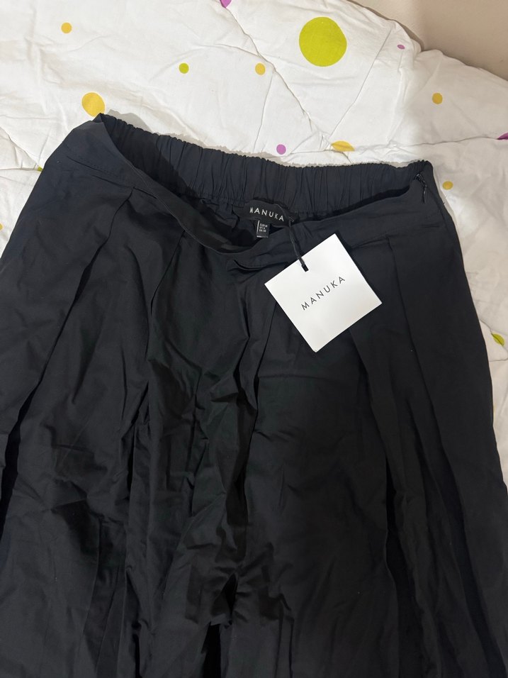 ETİKETLİ MANUKA GENİŞ PİLELİ PANTOLON SİYAH - Görsel 4