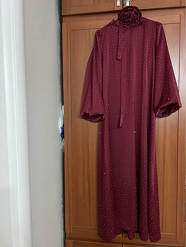 40 Beden bordo Renk Gül Kemerli Balon Kol Taşlı Abiye
