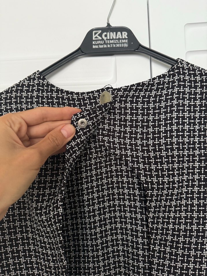 Düğmeli V Yakalı Gri Kareli Midi Elbise - Görsel 3