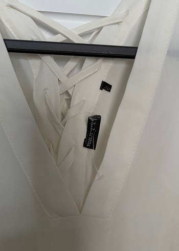 V Yaka Beyaz Kolsuz Rahat Bluz - Görsel 2