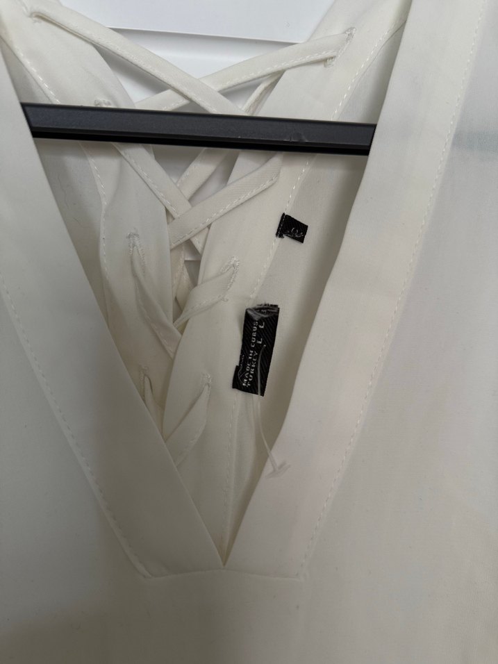 V Yaka Beyaz Kolsuz Rahat Bluz - Görsel 2