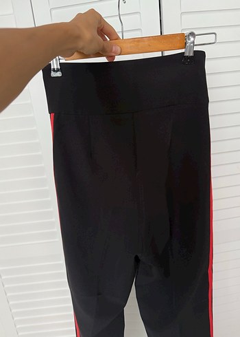 Toka Detaylı Siyah Çizgili Kumaş Kadın Pantolon - Görsel 4