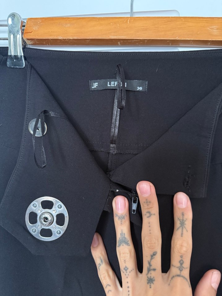 Toka Detaylı Siyah Çizgili Kumaş Kadın Pantolon - Görsel 3