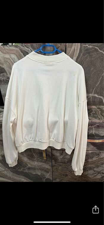 l Beden beyaz Renk İnci ve taş detaylı sweat bluz
