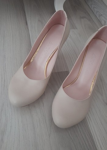 Bej Stiletto Topuklu Kadın Ayakkabı
