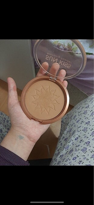 Farmasi bronzer