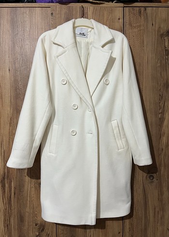 Beyaz Kadın Düğmeli Uzun Kaban - Görsel 3