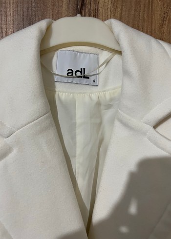 Beyaz Kadın Düğmeli Uzun Kaban - Görsel 4