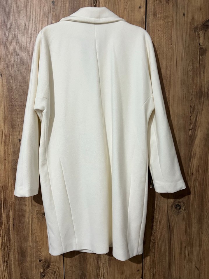 Beyaz Kadın Düğmeli Uzun Kaban - Görsel 2